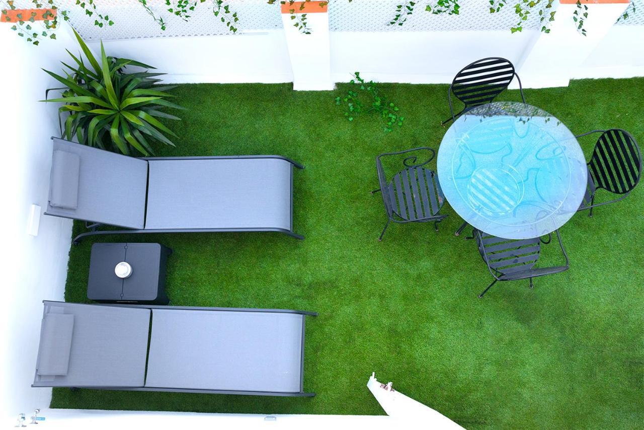 Downtown Apartment With Private Terrace & Jacuzzi Sevilla Buitenkant foto