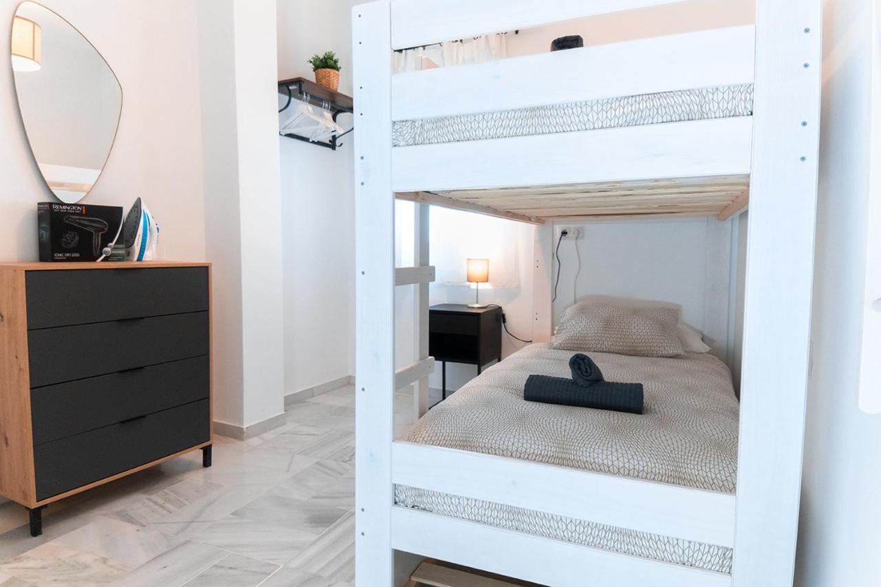 Downtown Apartment With Private Terrace & Jacuzzi Sevilla Buitenkant foto