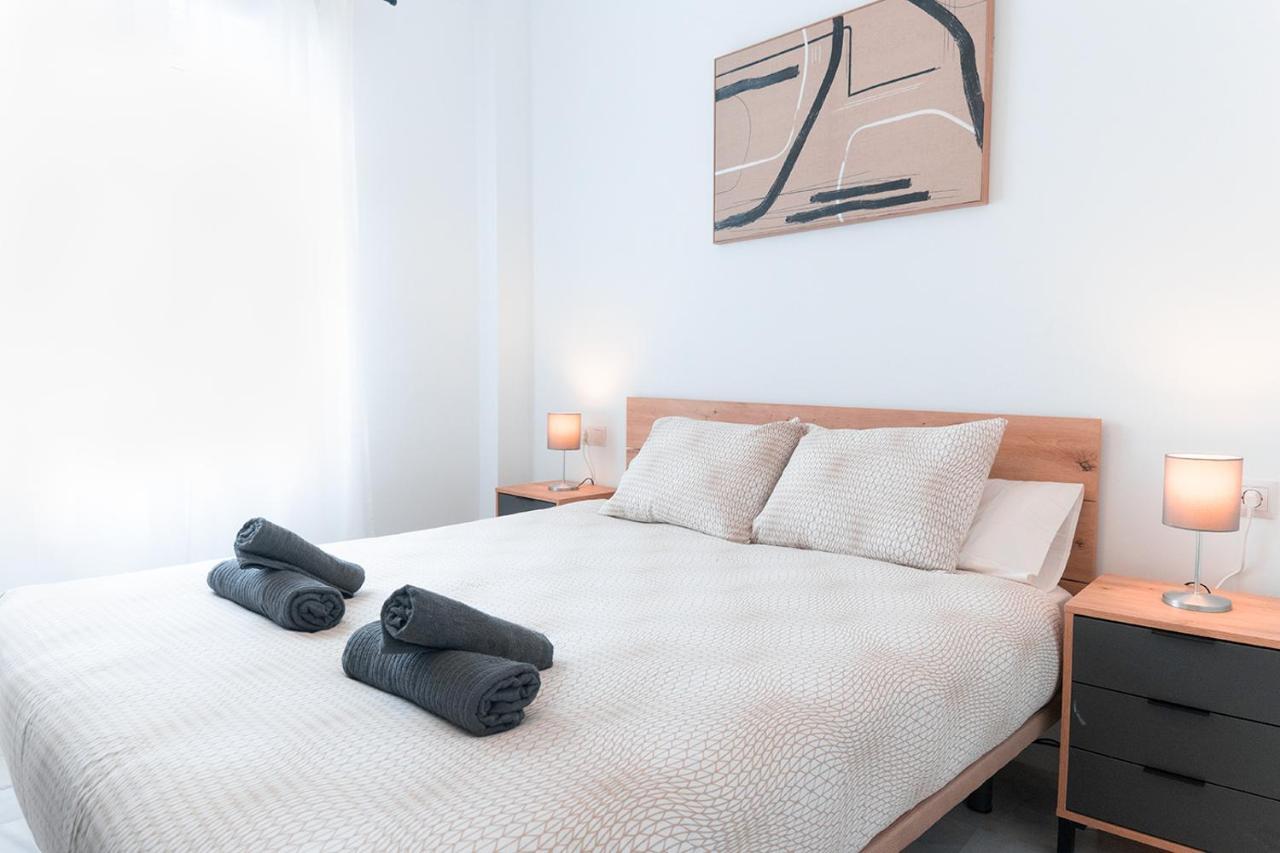 Downtown Apartment With Private Terrace & Jacuzzi Sevilla Buitenkant foto