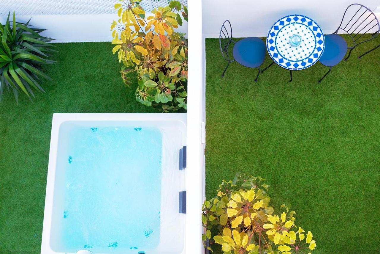 Downtown Apartment With Private Terrace & Jacuzzi Sevilla Buitenkant foto